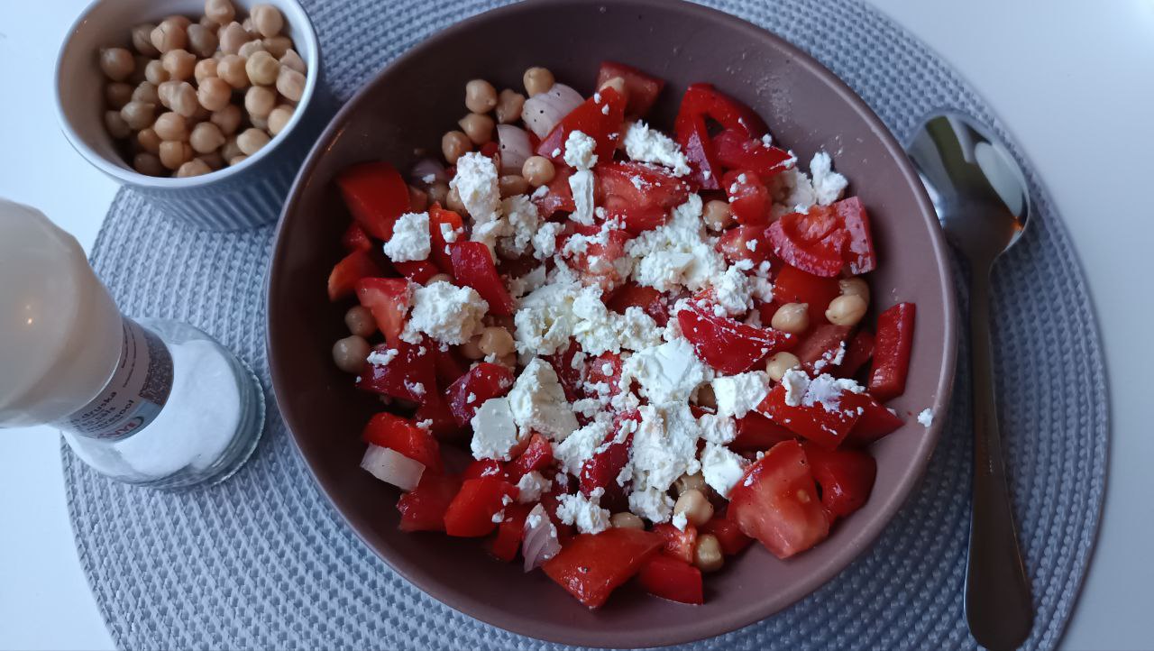 Salade de Pois Chiches à la feta, à la Tomate et au Poivron