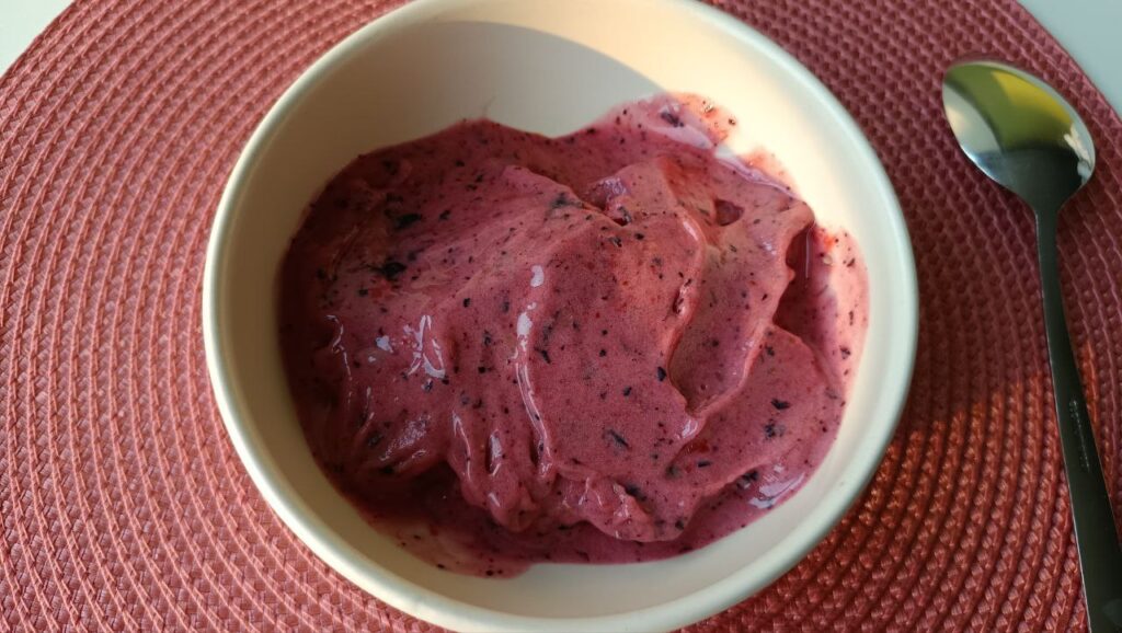 nice-cream-banane-fruits-rouges