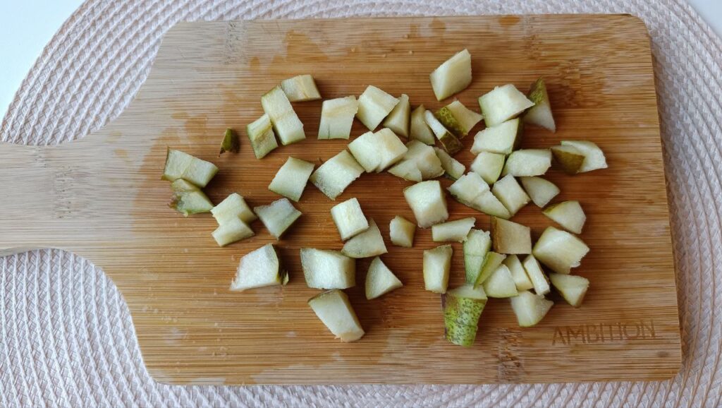 coupage-de-la-poire-de-la-compote-poire-healthy