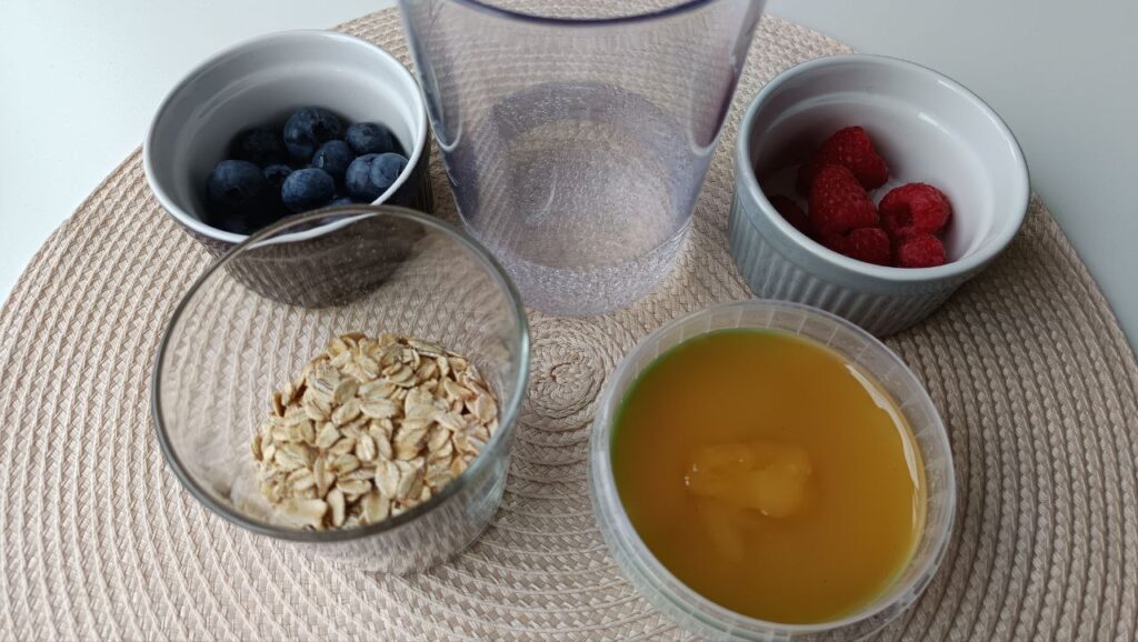 ingredients-porridge-fruit-rouge-healthy-avoine