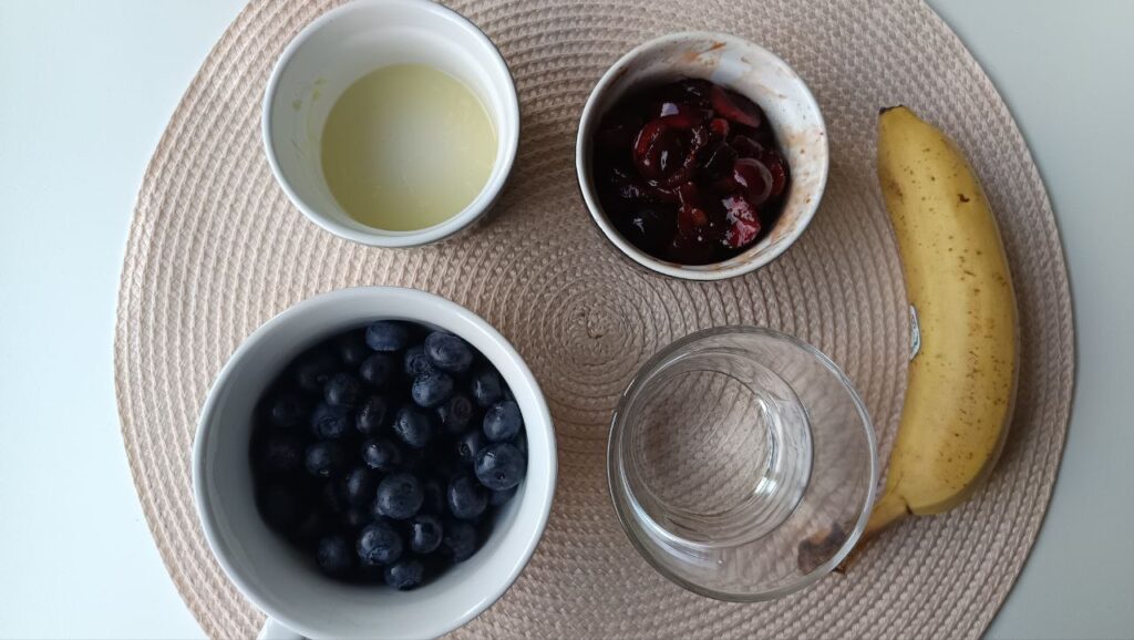 ingredients-smoothie-cerise-myrtille