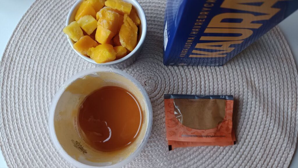 ingredients-smoothie-mangue-cannelle