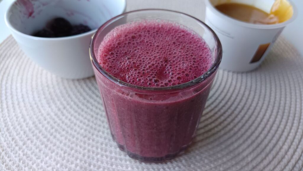 smoothie-mure-banane-avec-lait-davoine