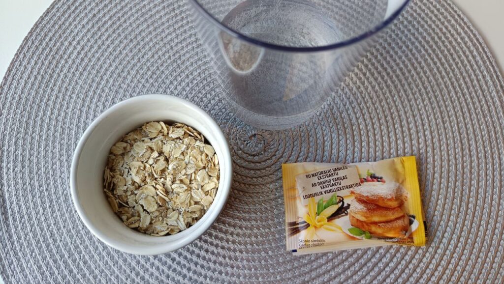 ingredients-Smoothie-a-la-Vanille-et-aux-Flocons-dAvoine