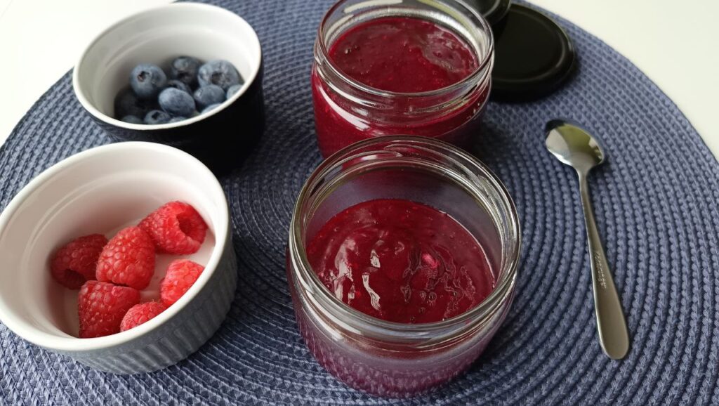 Compote-aux-Framboises-et-aux-Myrtilles