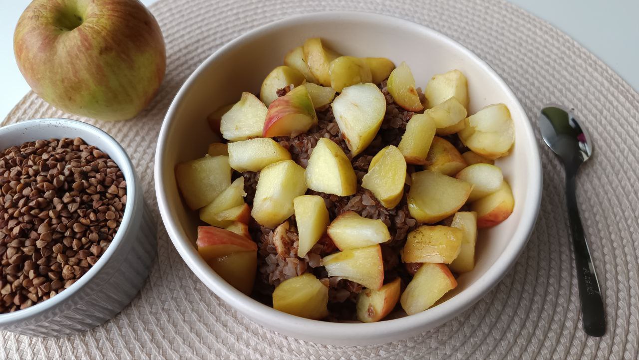 Porridge-Gourmand-a-la-pomme-au-Sarrasin-et-au-Chocolat