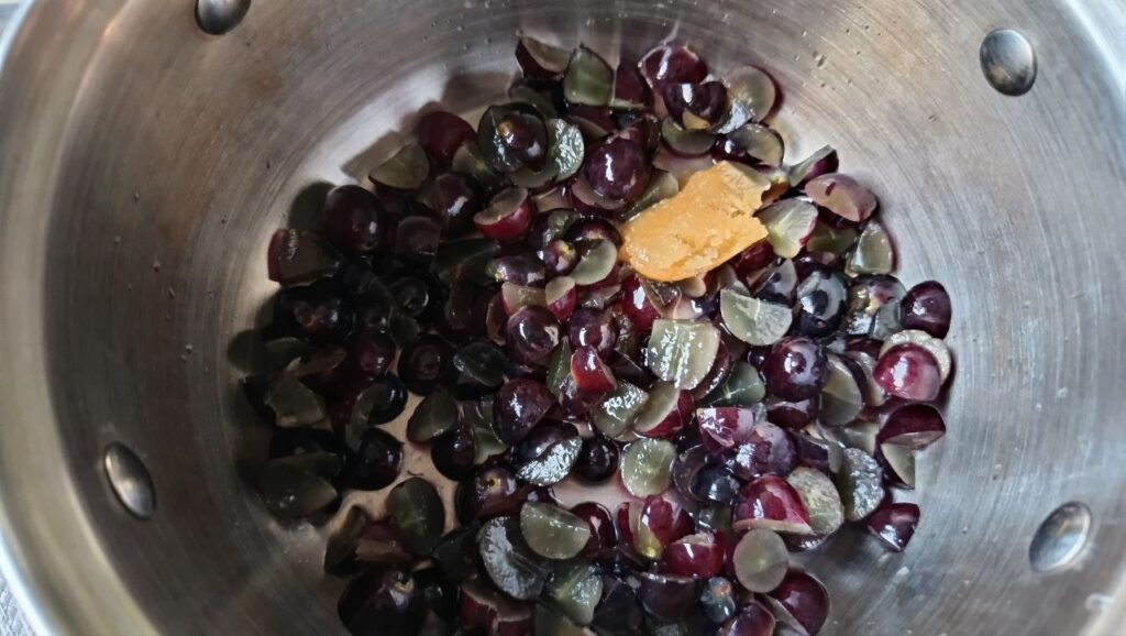 debut-de-la-compote-de-raisin