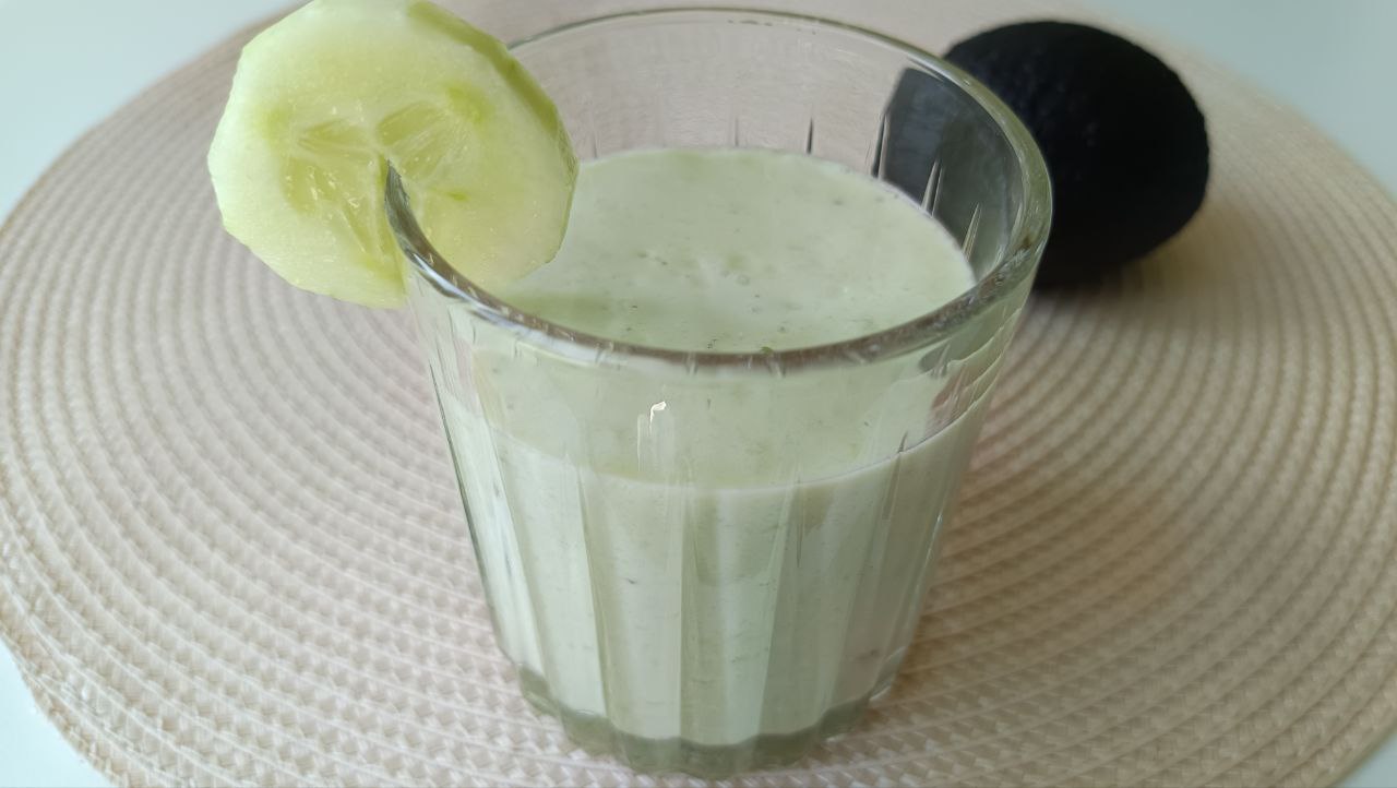 smoothie-avocat-concombre-yaourt
