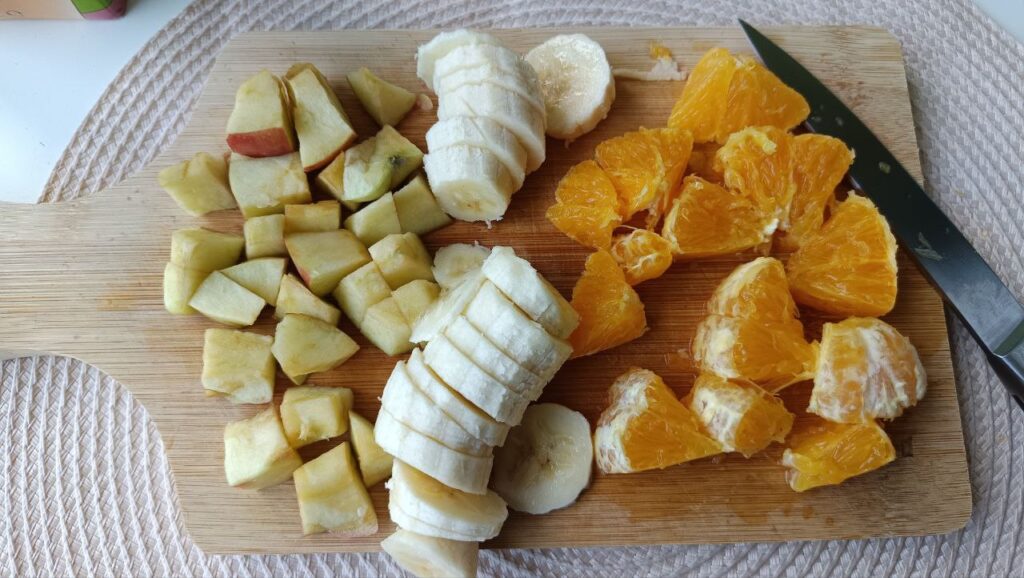 decoupe-des-fruits-smoothie-proteine-matin