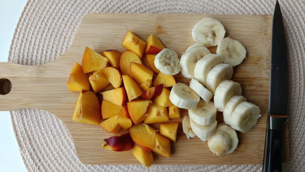decoupe-des-fruits-smoothie-nectarine-banane-orange