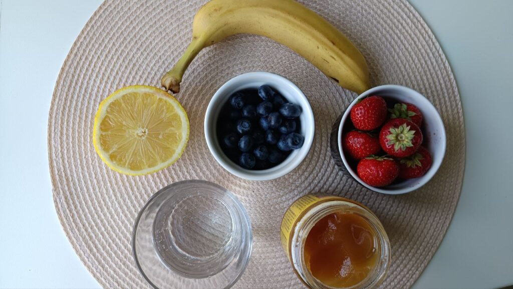 ingredients-smoothie-bowl-banane-fruit-rouge