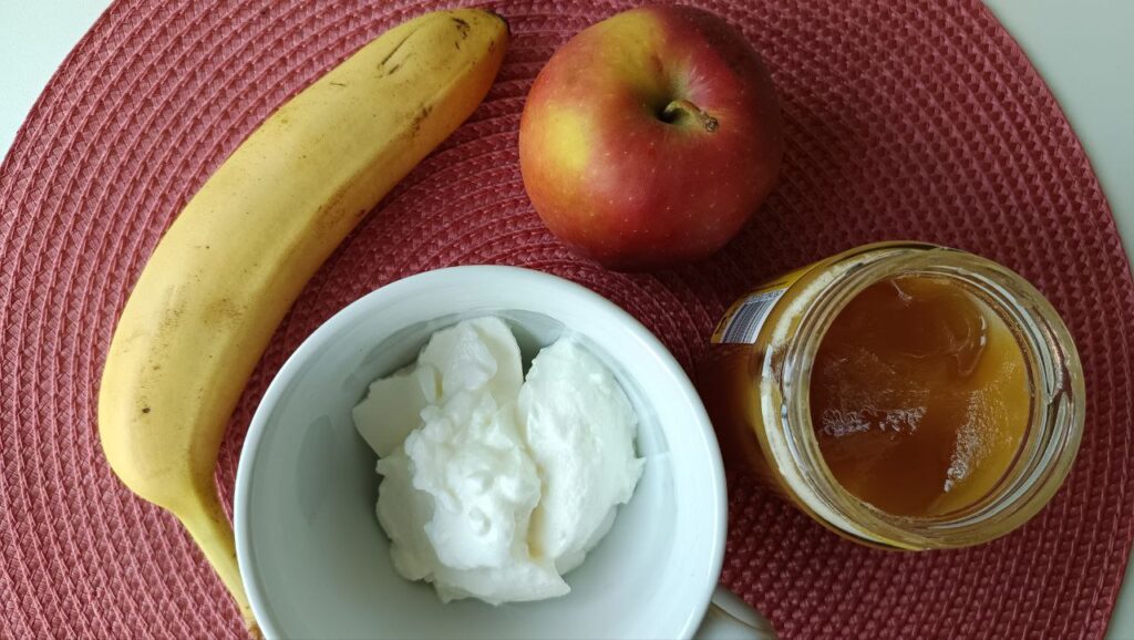 ingredients-smoothie-pomme-banane-yaourt