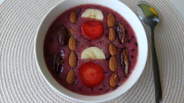 smoothie-bowl-banane-fruit-rouge