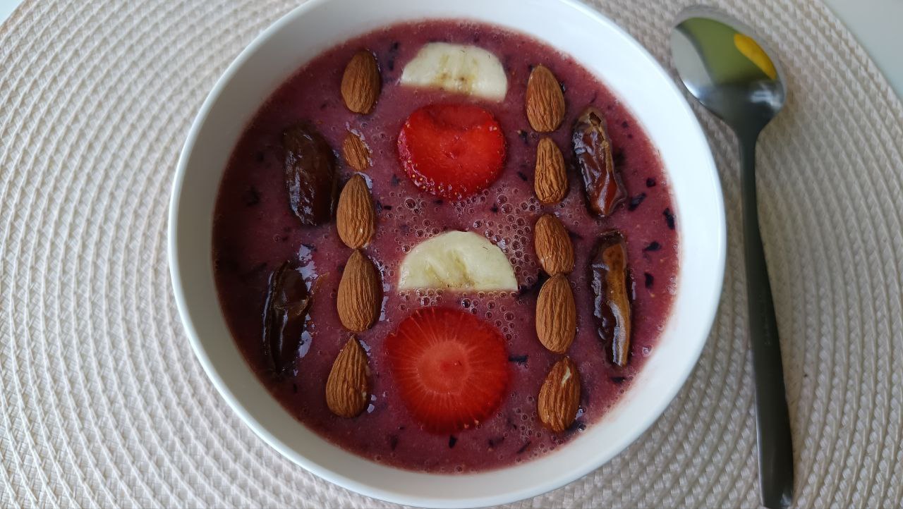 smoothie-bowl-banane-fruit-rouge