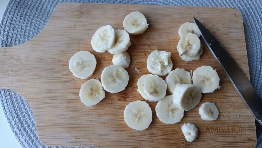 decoupe-banane-smoothie-chocolat-banane