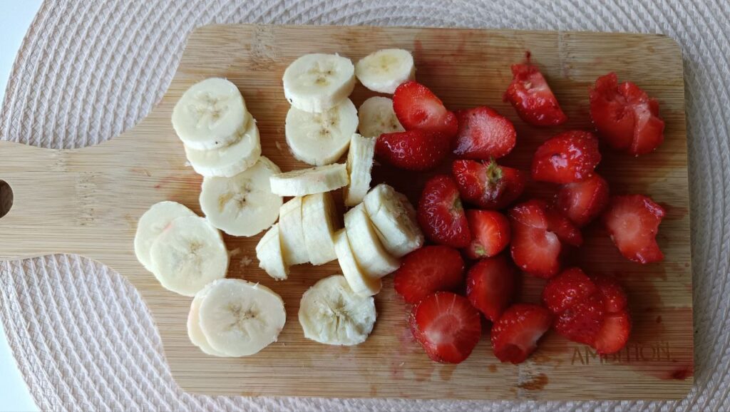 decoupe-des-fruits-smoothie-fraise