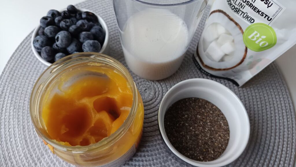 ingredients-chia-pudding-myrtille