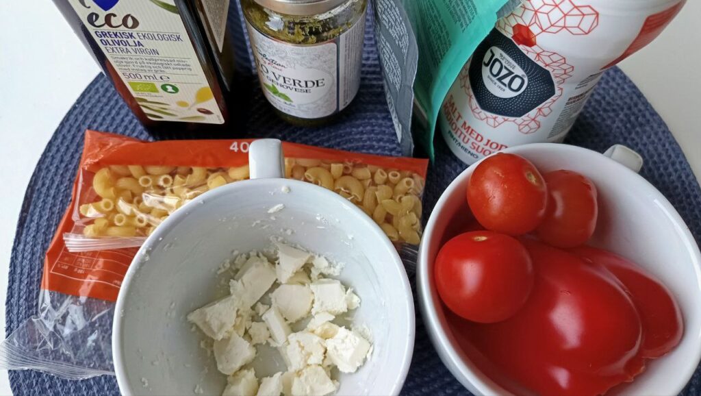 ingredients-salade-pate-pesto-rosso-feta