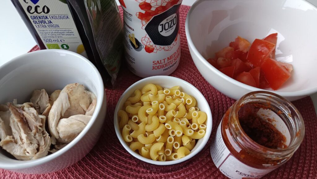 ingredients-salade-pate-pesto-rosso-poulet