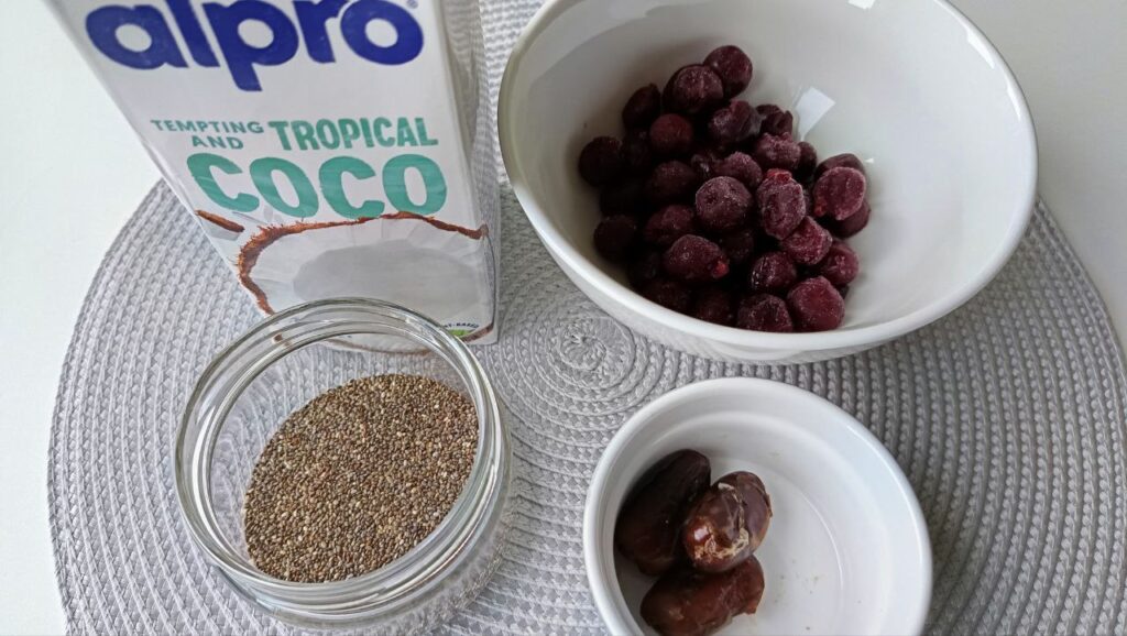 ingredients-smoothie-cerise-congele