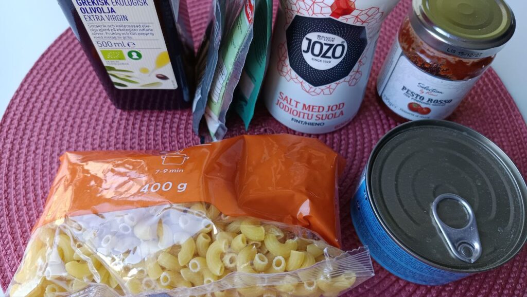 ingredients-salade-de-pate-thon-pesto-rouge