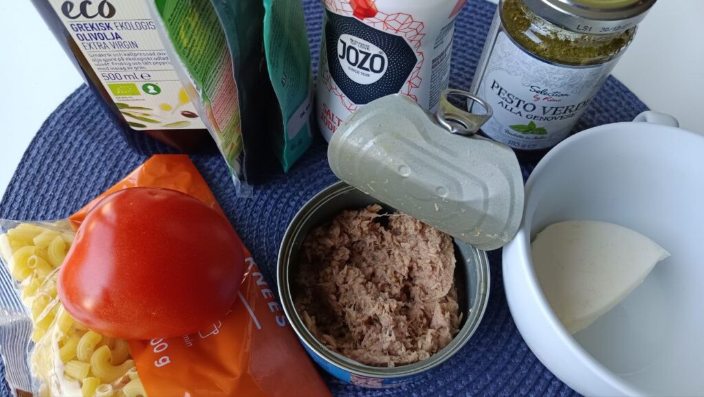 ingredients-salade-de-pates-thon-mozzarella-pesto