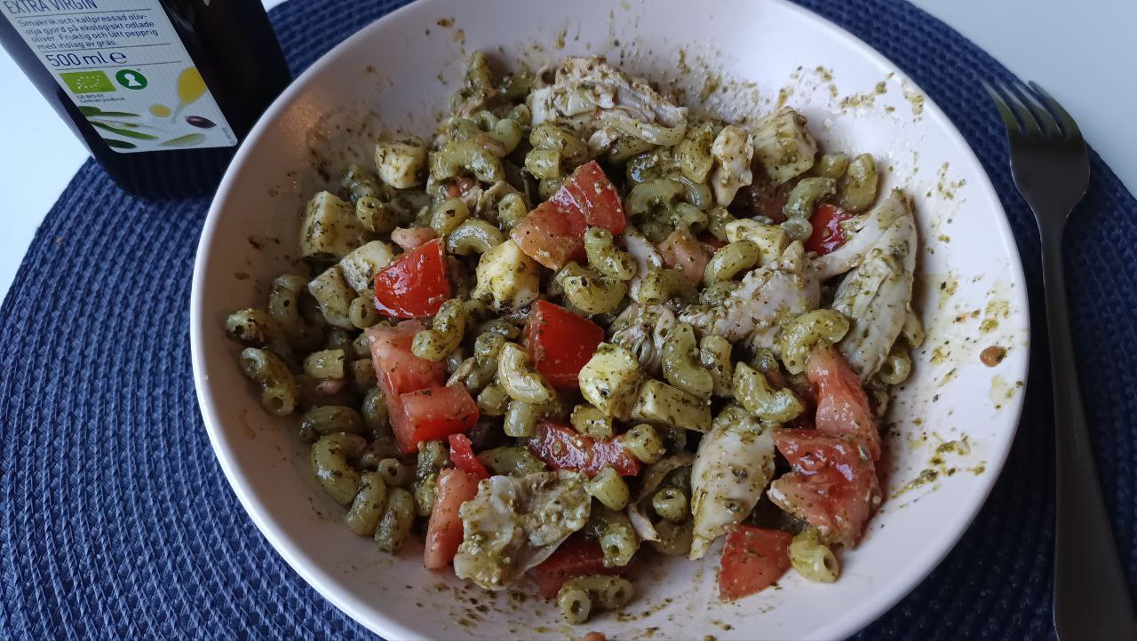 salade-de-pates-poulet-mozzarella-pesto