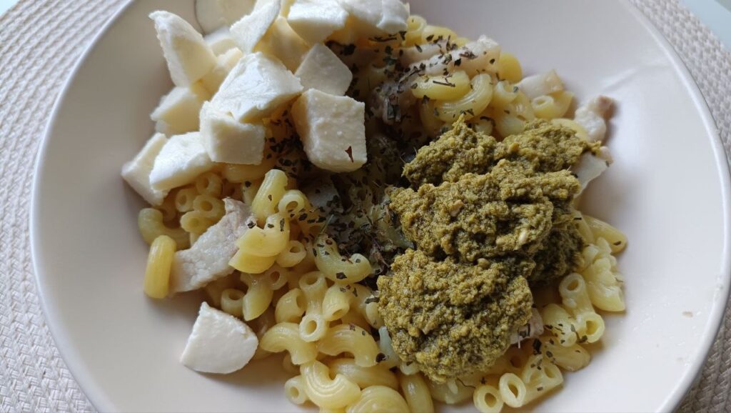 assemblage-salade-pate-pesto-lardon