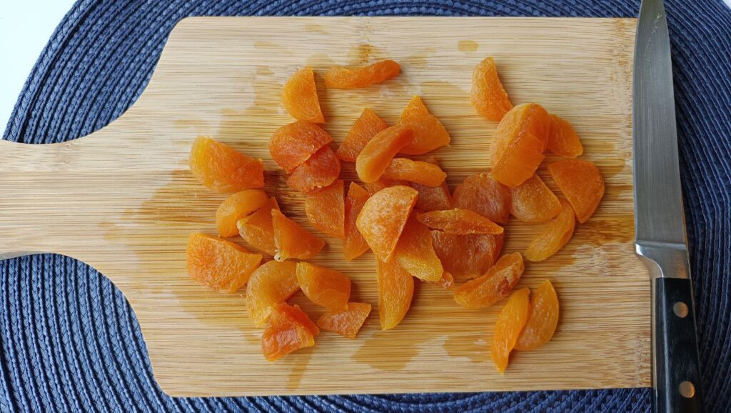 decoupe-des-abricots-secs