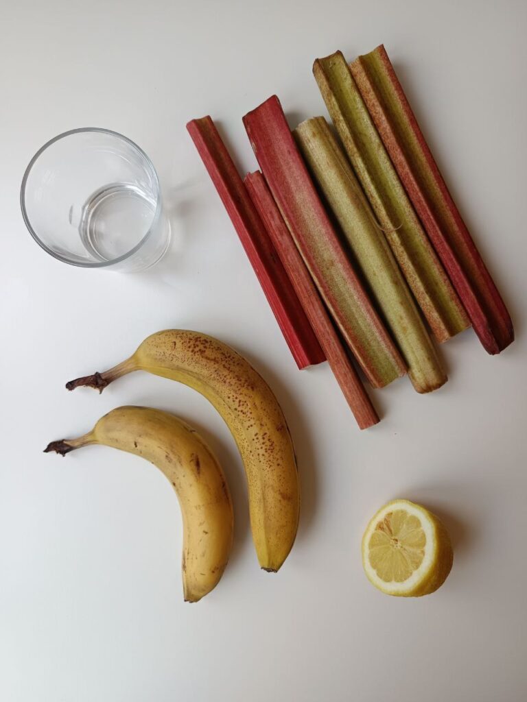 ingredients-compote-rhubarbe-banane-sans-sucre