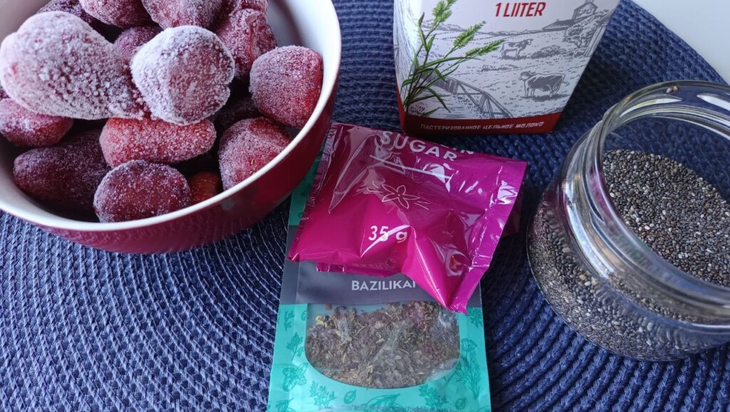 ingredients-smoothie-fraise-lait