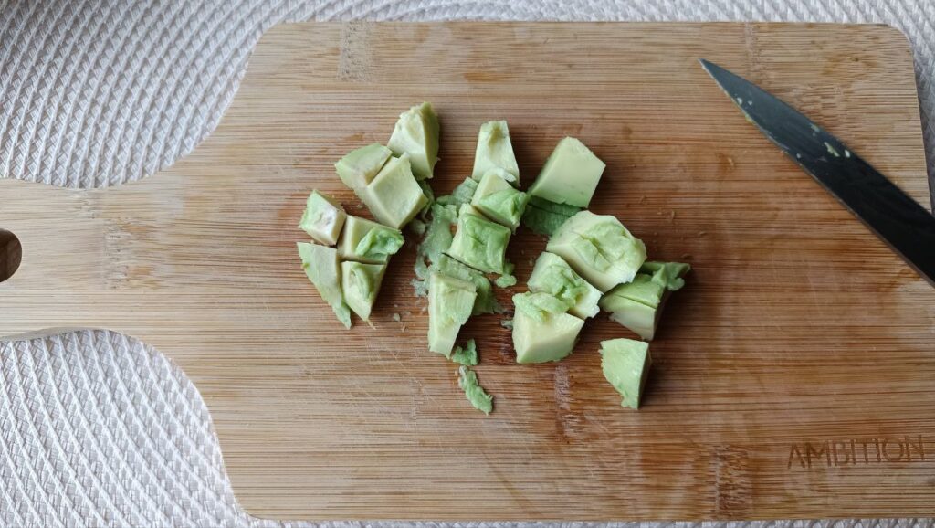 decoupe-des-ingredients-smoothie-detox-vert