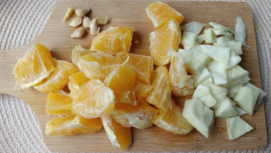 decoupe-des-ingredients-smoothie-epinard-detox