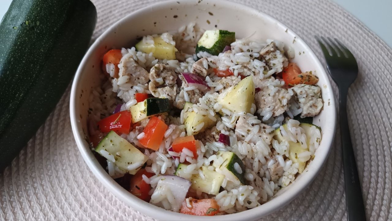 salade-froide-composee-porc-legume-riz