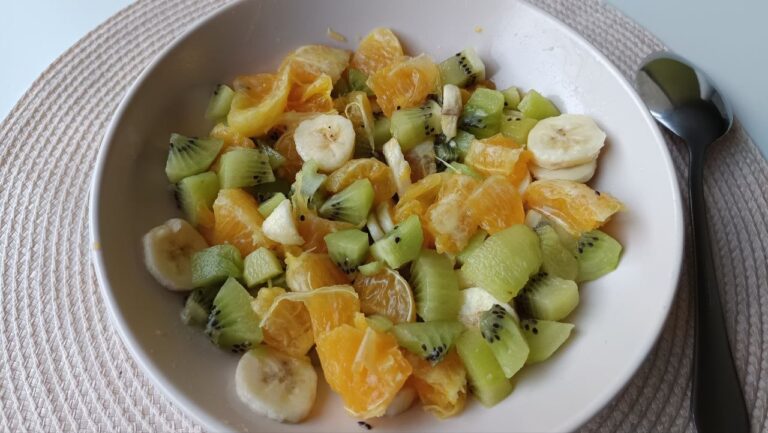 salade-de-fruits-aux-oranges-banane-et-kiwi